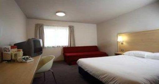 фото отеля Travelodge Watford Central