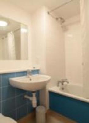 фото отеля Travelodge Watford Central