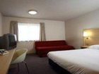 фото отеля Travelodge Watford Central