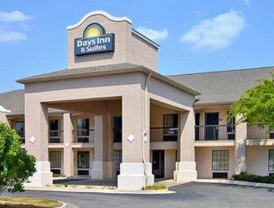 фото отеля Days Inn & Suites Fort Valley