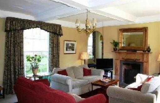 фото отеля Poplars Farmhouse B&B