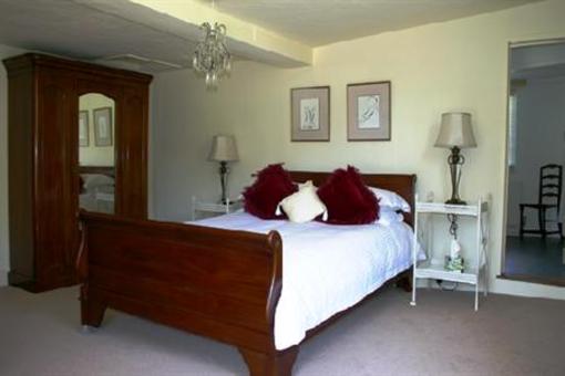 фото отеля Poplars Farmhouse B&B