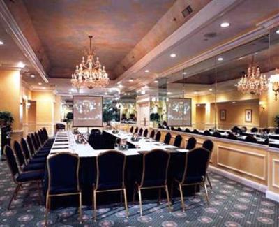 фото отеля Roslyn Claremont Hotel
