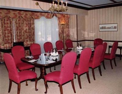 фото отеля Roslyn Claremont Hotel