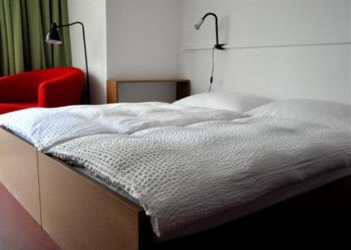 фото отеля Aaron's Sleep-Well B&B Basel