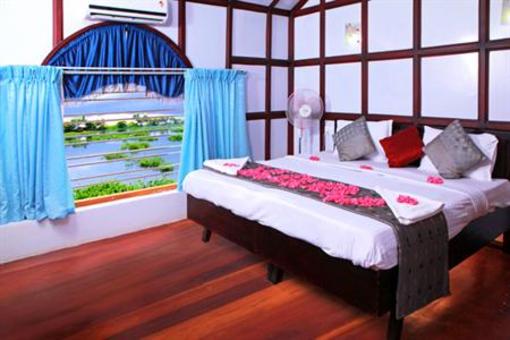 фото отеля Spice Routes- Luxury House Boat