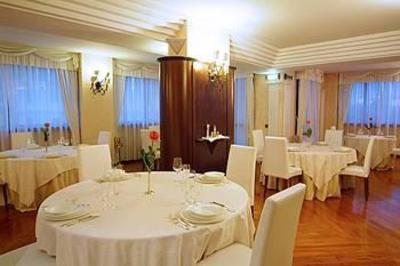 фото отеля Hostellerie Du Cheval Blanc Aosta