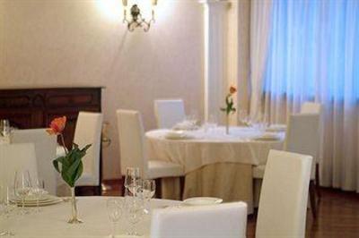 фото отеля Hostellerie Du Cheval Blanc Aosta