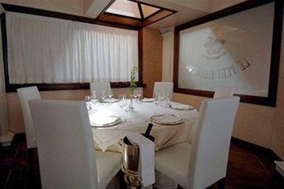 фото отеля Hostellerie Du Cheval Blanc Aosta