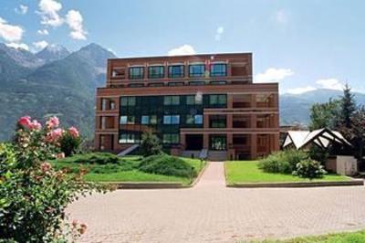 фото отеля Hostellerie Du Cheval Blanc Aosta