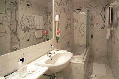 фото отеля Hostellerie Du Cheval Blanc Aosta
