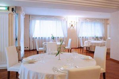 фото отеля Hostellerie Du Cheval Blanc Aosta