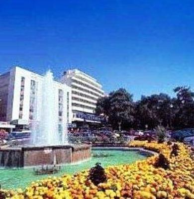 фото отеля Metro Palace Court Hotel
