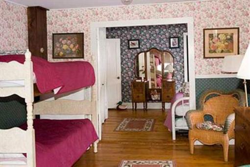 фото отеля Combes Family Inn