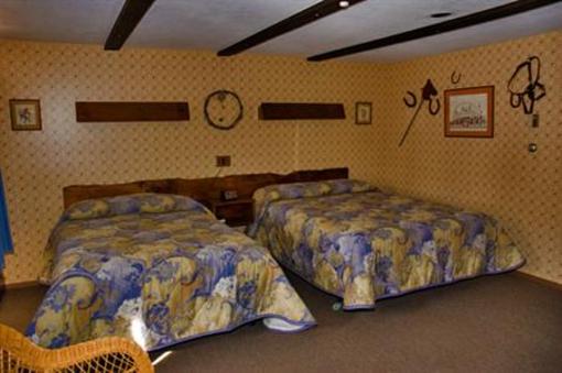 фото отеля Combes Family Inn