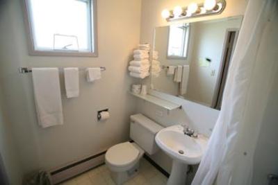 фото отеля Alpine Inn & Suites Revelstoke