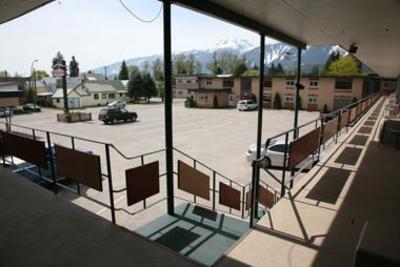 фото отеля Alpine Inn & Suites Revelstoke
