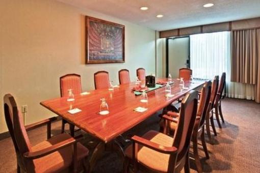 фото отеля Holiday Inn Toronto Mississauga