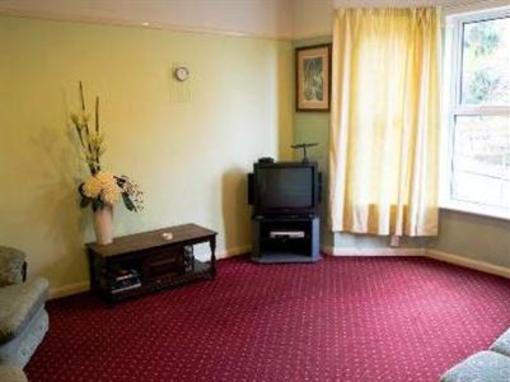 фото отеля Junction 10 Budget Travel Accommodation Luton