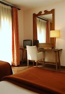 фото отеля Hotel Pirineos Castejon de Sos