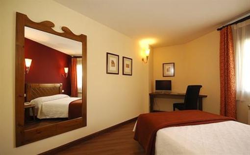 фото отеля Hotel Pirineos Castejon de Sos