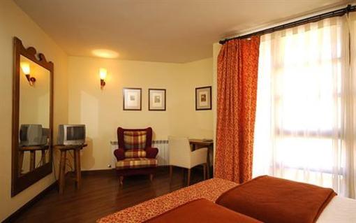 фото отеля Hotel Pirineos Castejon de Sos