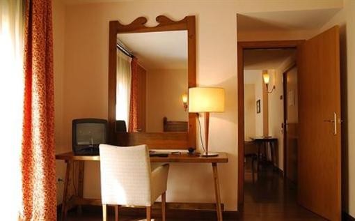 фото отеля Hotel Pirineos Castejon de Sos