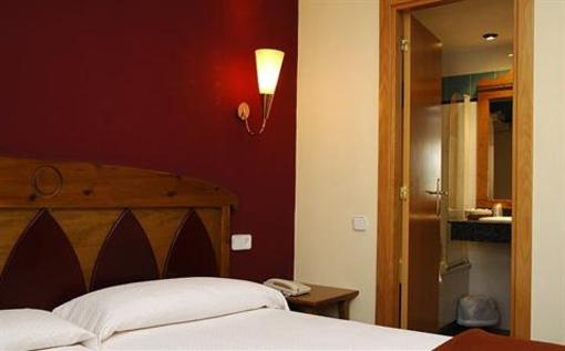 фото отеля Hotel Pirineos Castejon de Sos