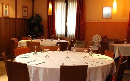 фото отеля Hotel Pirineos Castejon de Sos