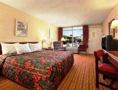 фото отеля Masters Inn Cave City