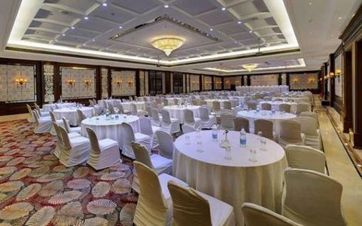 фото отеля Mayfair Convention