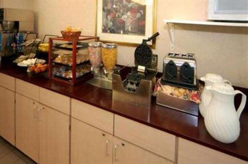фото отеля Quality Inn & Suites Six Flags Austell