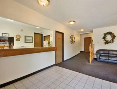 фото отеля Super 8 Motel Waterloo (Iowa)
