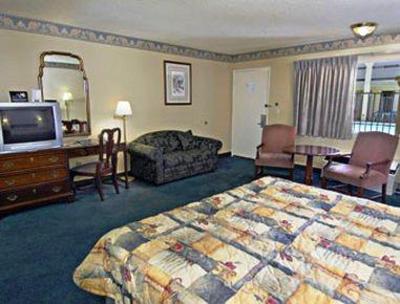 фото отеля Travelodge Costa Mesa Newport Beach Hacienda