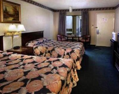 фото отеля Travelodge Costa Mesa Newport Beach Hacienda