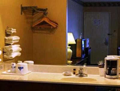 фото отеля Travelodge Costa Mesa Newport Beach Hacienda