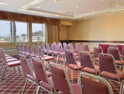 фото отеля Ramada Plaza Hotel LAX El Segundo