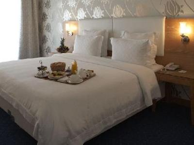 фото отеля Golden Tulip Al Jazira