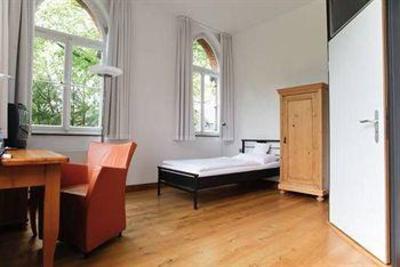 фото отеля Dasmutterhaus Hotel Tagungszen Dusseldorf
