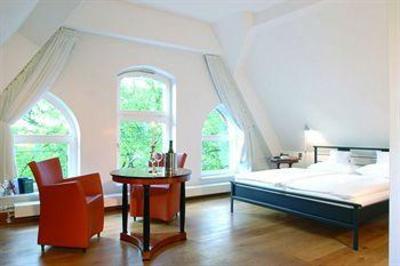 фото отеля Dasmutterhaus Hotel Tagungszen Dusseldorf