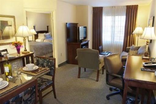 фото отеля Staybridge Suites Omaha 80th & Dodge
