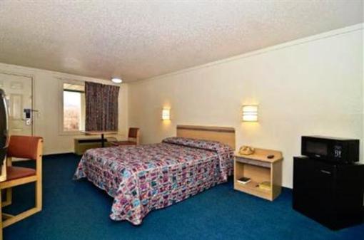 фото отеля Americas Best Value Inn Englewood/Dayton Airport