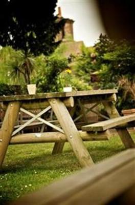 фото отеля Hinds Head Hotel Aldermaston