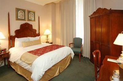 фото отеля Queen & Crescent Hotel