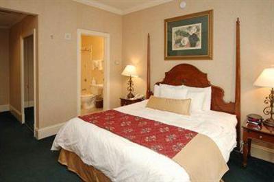 фото отеля Queen & Crescent Hotel