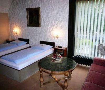фото отеля Hotel Am Hallenbad Garni Ratingen