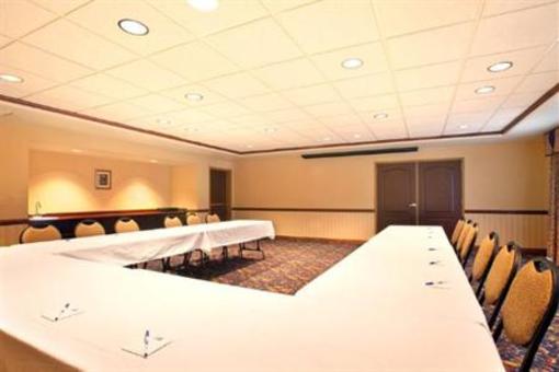 фото отеля Holiday Inn Milwaukee Airport