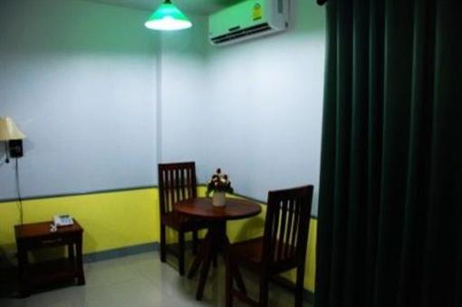 фото отеля Sutus Court 5