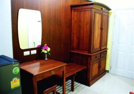 фото отеля Sutus Court 5