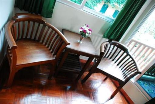 фото отеля Sutus Court 5